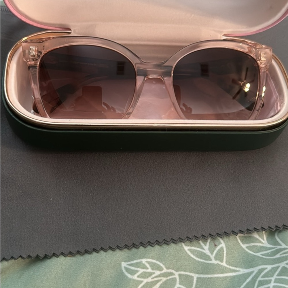 Kate Spade sunglasses brand new in case never worn limited edition